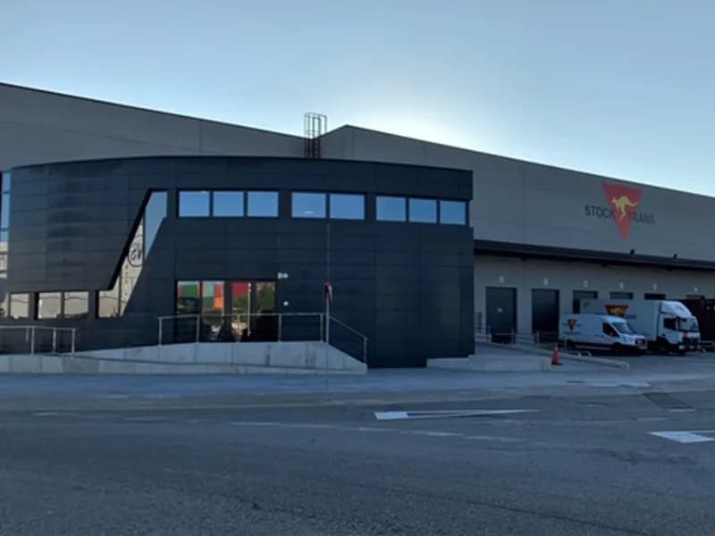 LDG ha hecho entrega de una nueva nave industrial a la logística STOCK TRANS en el municipio de Ribarroja de Turia