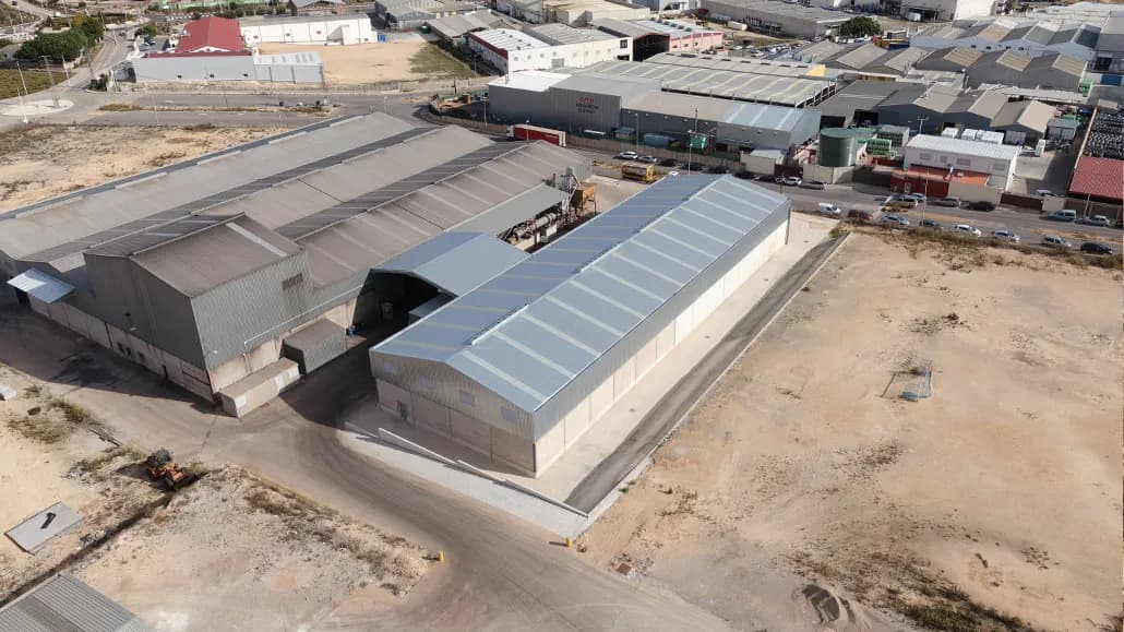 Construcción de nave industrial de 4.200m2 para MARIO PILATO BLAT S.A. en Polígono Industrial Castilla de Cheste. (Valencia)