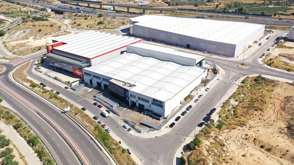 Construcción de nave industrial de 9.000 metros cuadrados en el Polígono Industrial Castilla de Cheste para PV HARDWARE SOLUTIONS (Valencia)