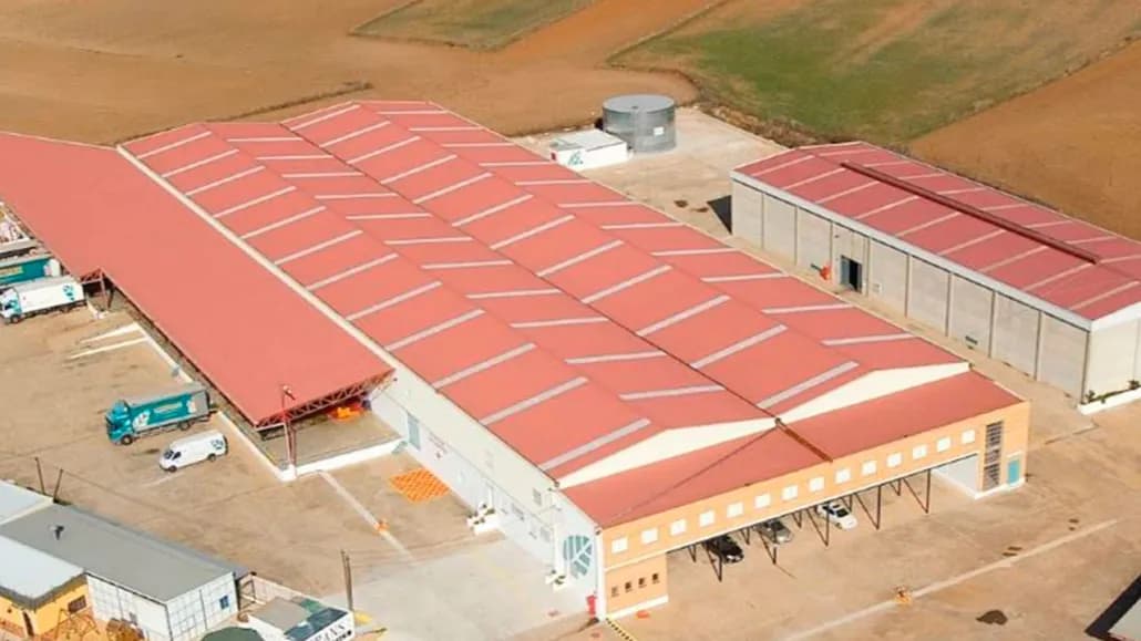 Construcción de nave industrial en el Carriades Cespedes(Sevilla) de 15.000m2 para FitoTrans S.A para la distribución y transporte de productos químicos.