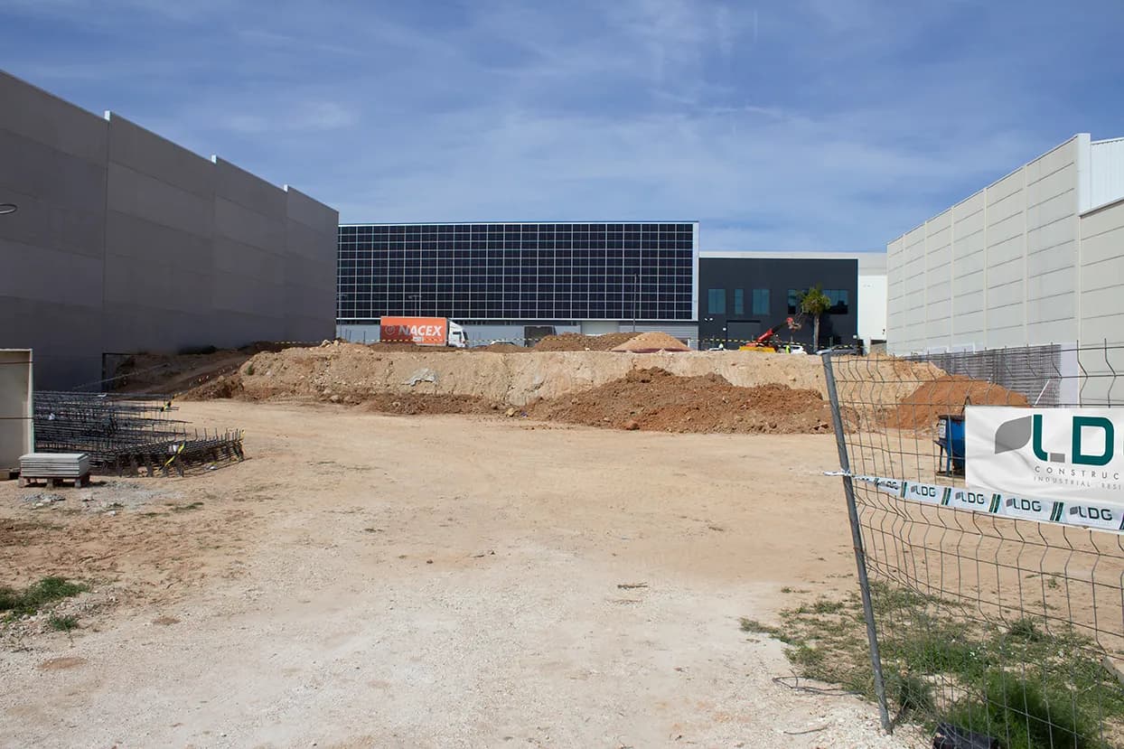 Construcción de Ocho Naves en Paterna