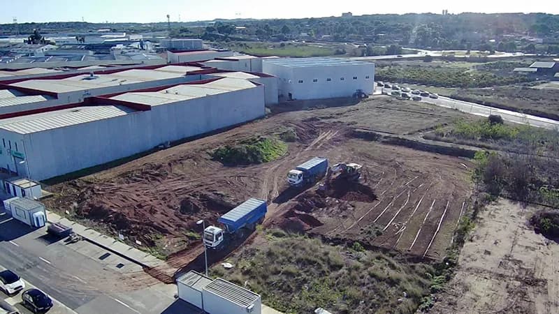Nave industrial y edificio oficinas en Bétera