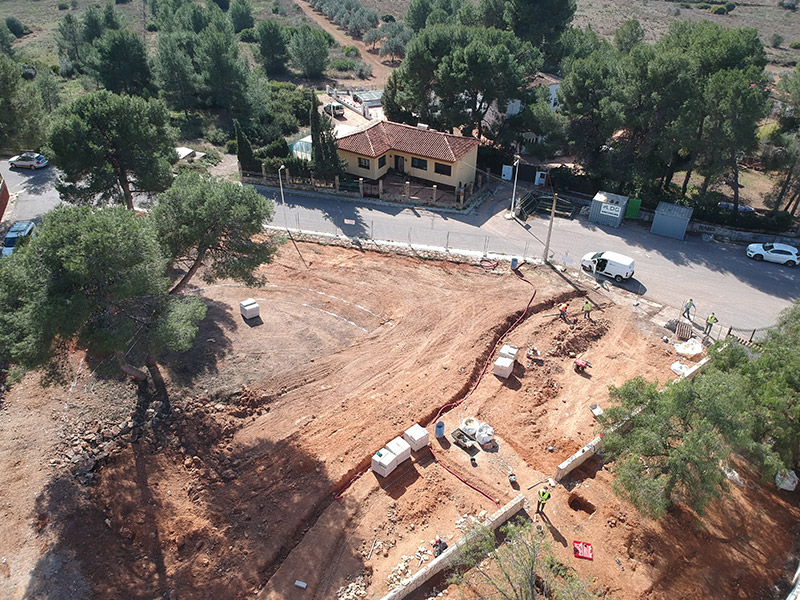 Iniciamos la ejecución de las obras de un nuevo parque infantil situado en la Urbanización Monte Horquera